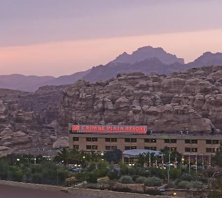 Crowne Plaza Resort Petra Wadi Musa Exterior photo